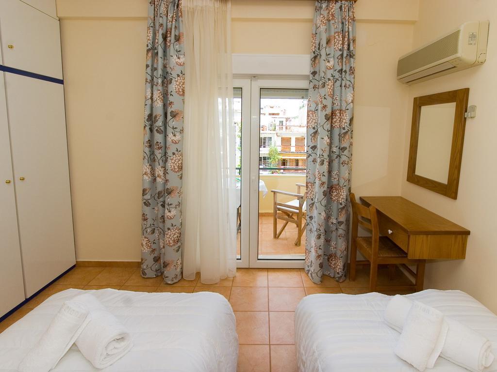 G. Kiapekou Aparthotel Лутра Едипсу Екстериор снимка
