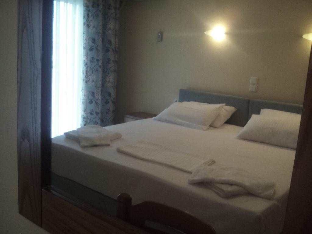 G. Kiapekou Aparthotel Лутра Едипсу Екстериор снимка