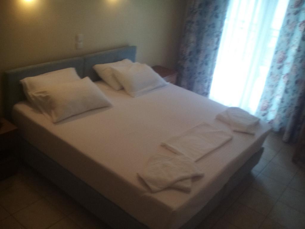 G. Kiapekou Aparthotel Лутра Едипсу Екстериор снимка