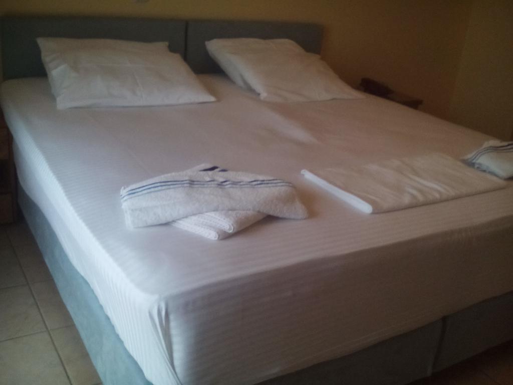 G. Kiapekou Aparthotel Лутра Едипсу Екстериор снимка