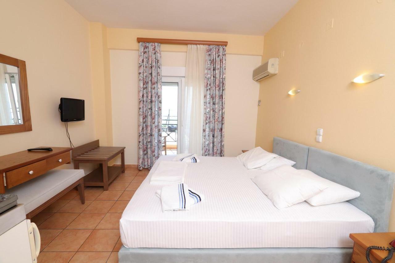 G. Kiapekou Aparthotel Лутра Едипсу Екстериор снимка