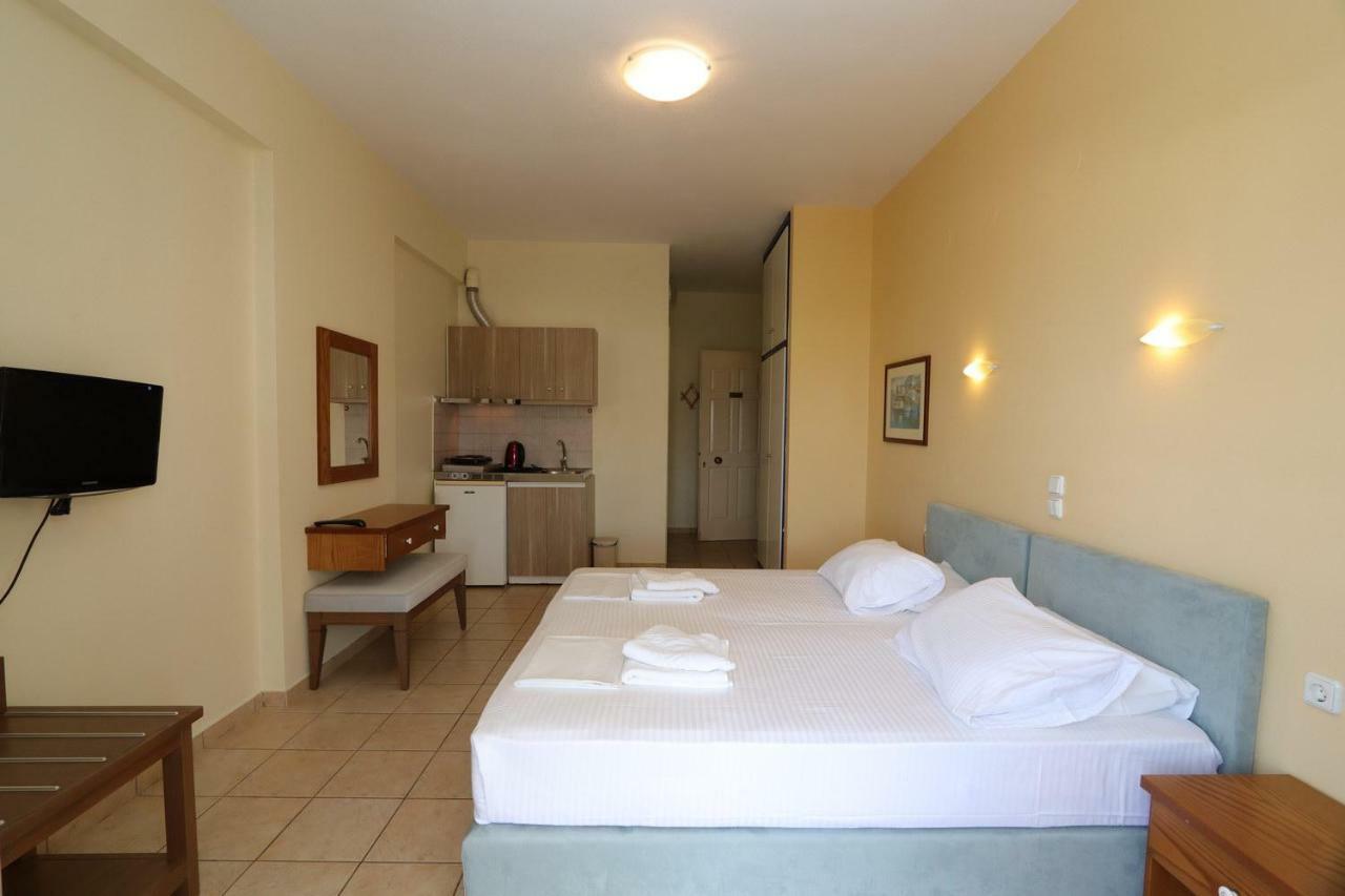 G. Kiapekou Aparthotel Лутра Едипсу Екстериор снимка