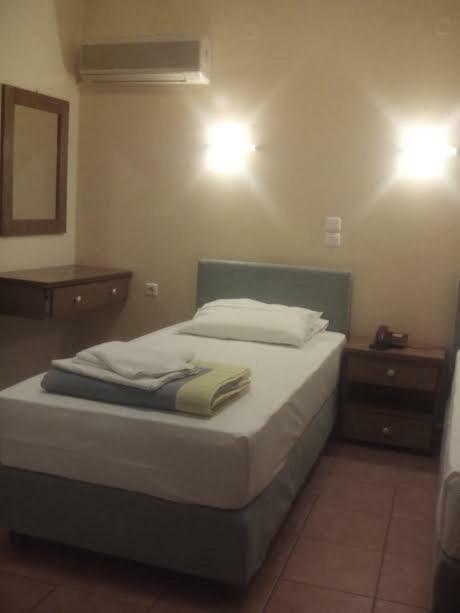 G. Kiapekou Aparthotel Лутра Едипсу Екстериор снимка